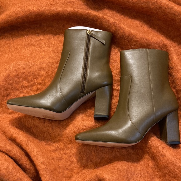 J Crew Brand New Almond-toe ankle boots in leather - Picture 6 of 14